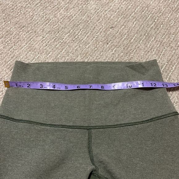 Lululemon Wonder high rise leggings. Sz 8. Size tag removed. 29” inseam. - Picture 3 of 5